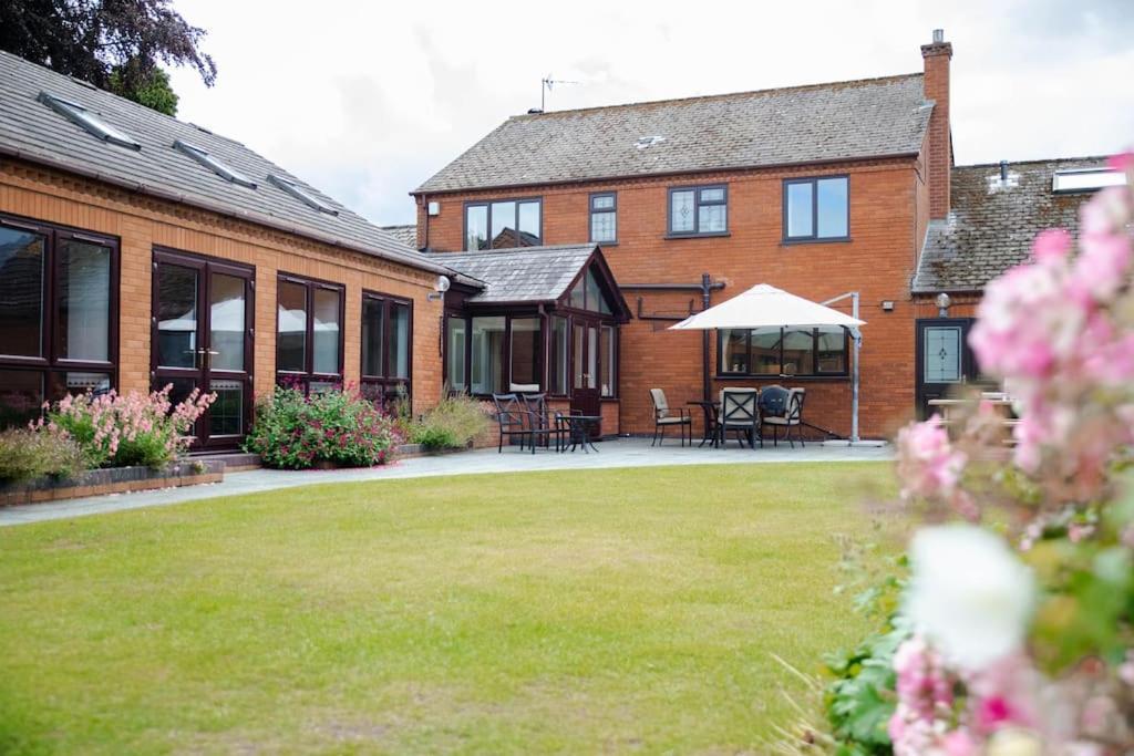 Vast, Elegant Home With Indoor Pool & Sauna Near Popular Golf Course Kington  Eksteriør bilde