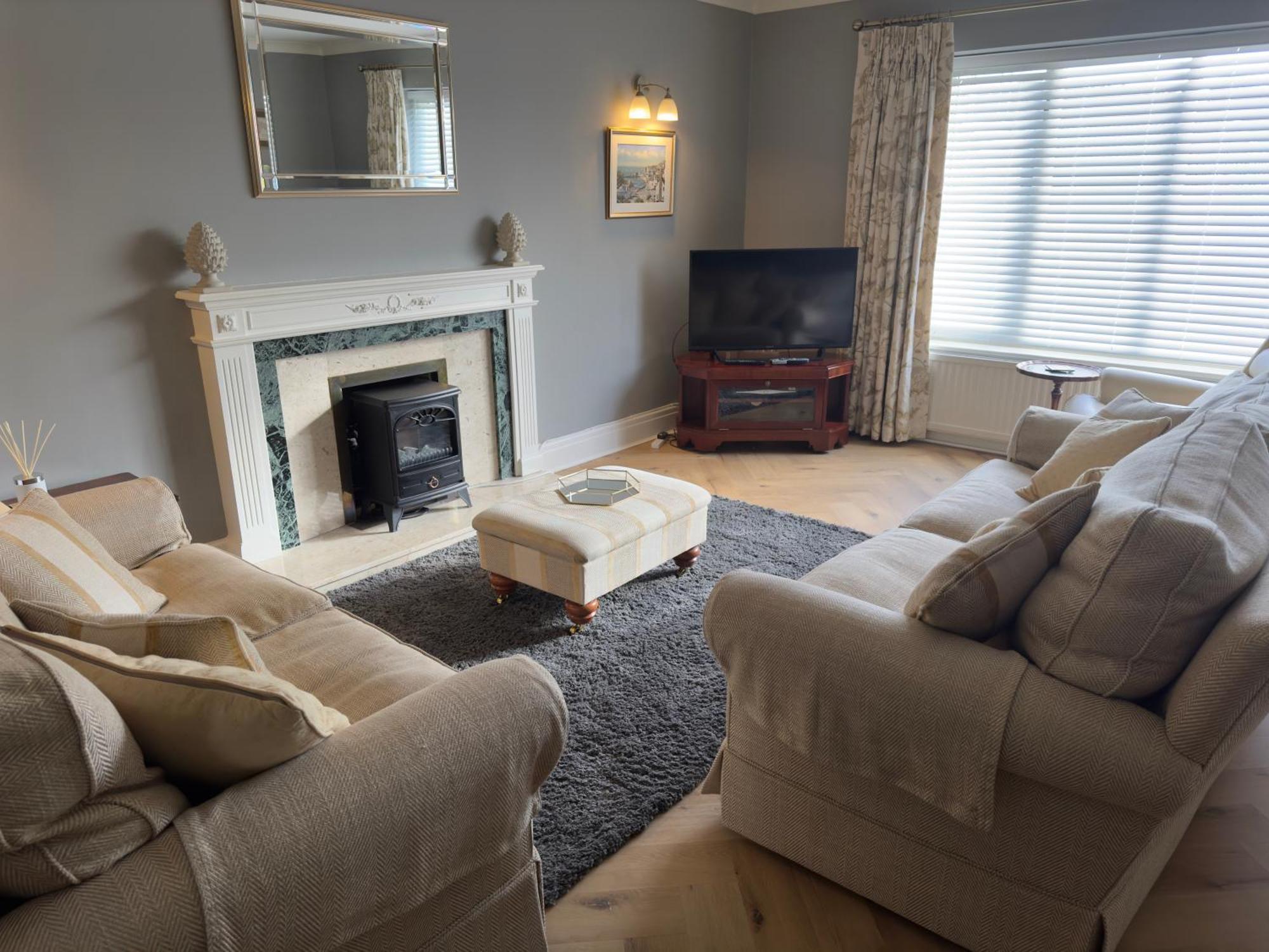 Vast, Elegant Home With Indoor Pool & Sauna Near Popular Golf Course Kington  Eksteriør bilde