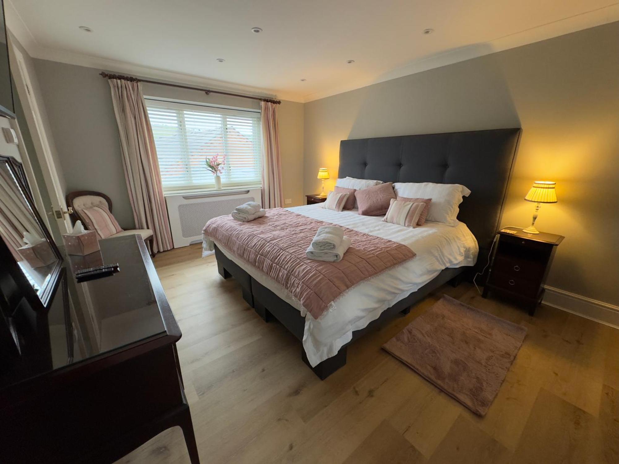 Vast, Elegant Home With Indoor Pool & Sauna Near Popular Golf Course Kington  Eksteriør bilde