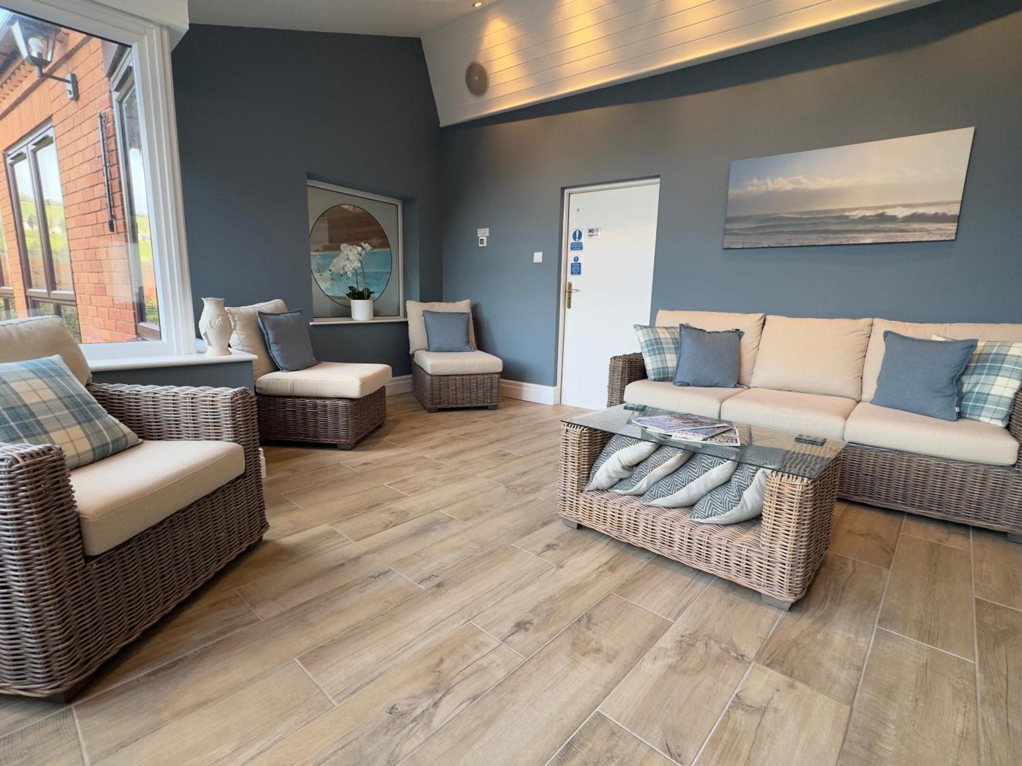 Vast, Elegant Home With Indoor Pool & Sauna Near Popular Golf Course Kington  Eksteriør bilde