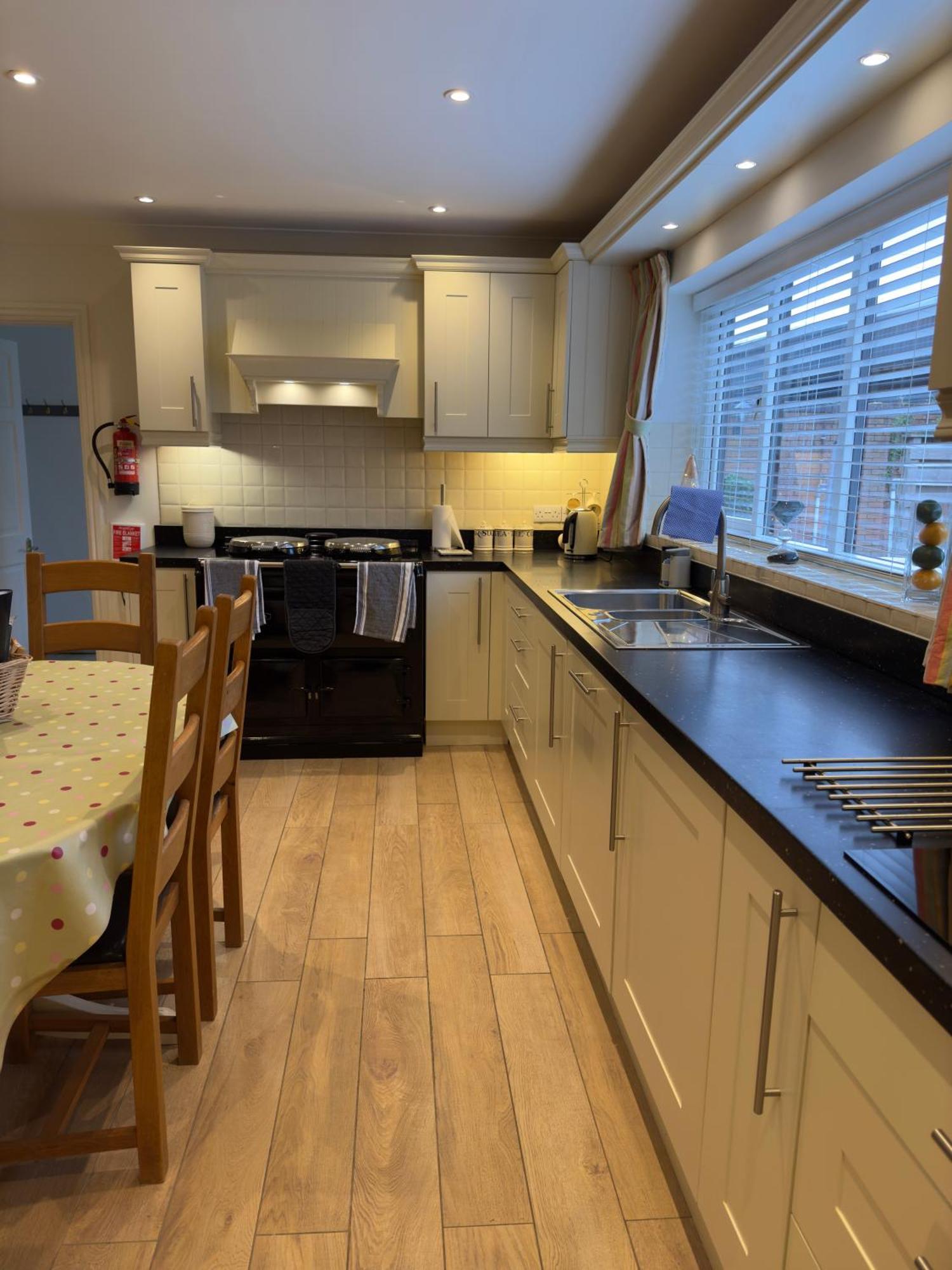 Vast, Elegant Home With Indoor Pool & Sauna Near Popular Golf Course Kington  Eksteriør bilde